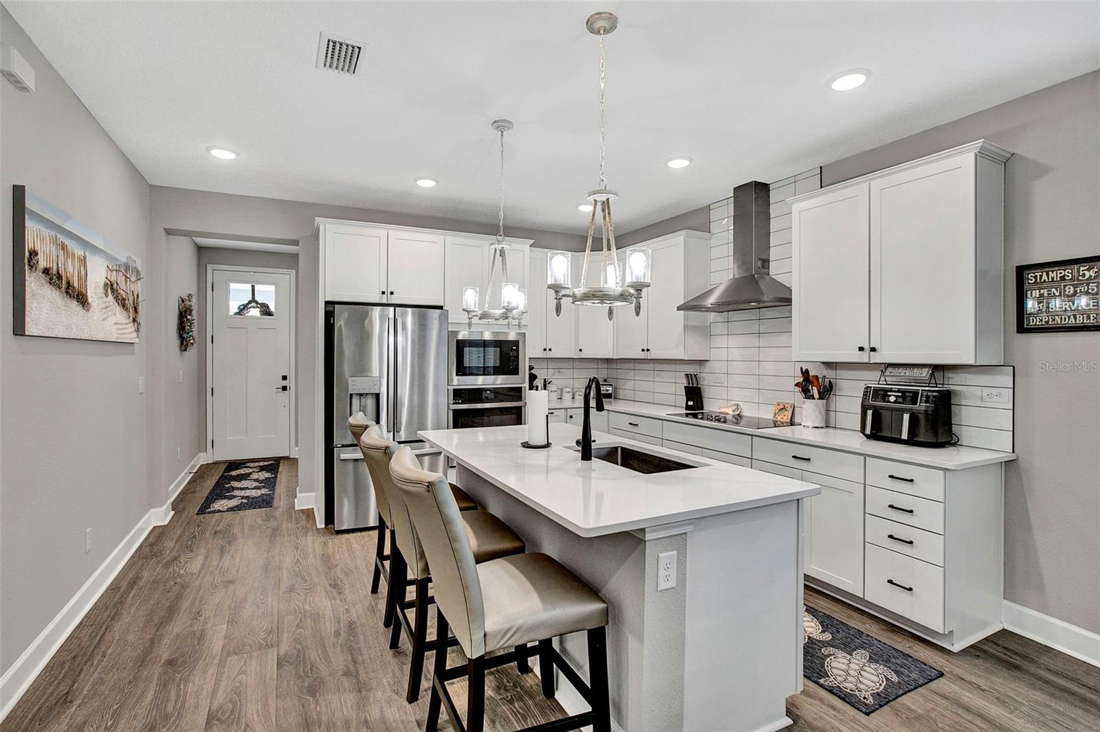 Image 3 of 29 For 27 Moana Court S