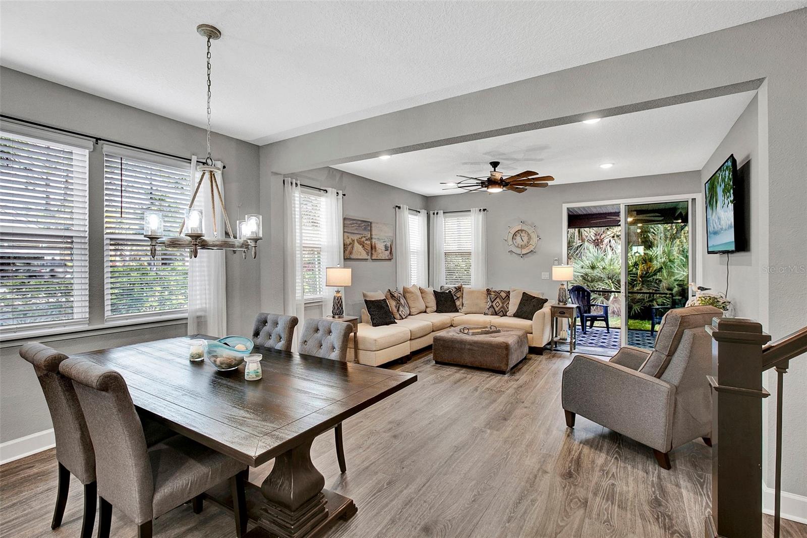 Image 4 of 29 For 27 Moana Court S