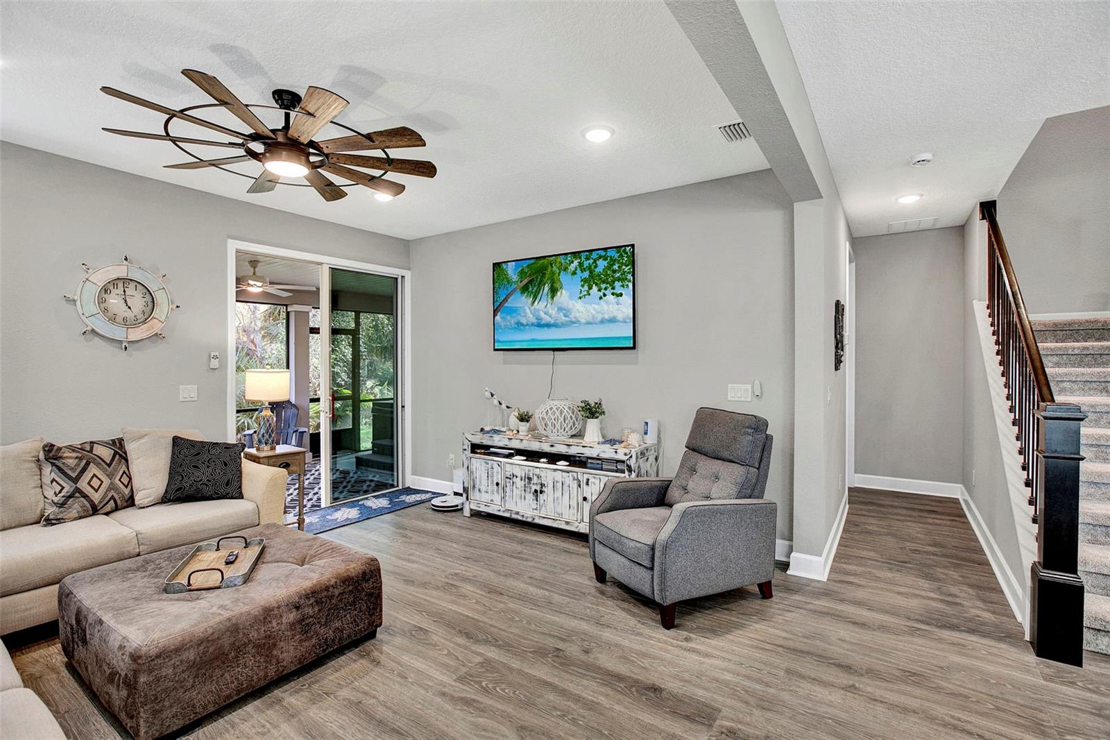 Image 6 of 29 For 27 Moana Court S