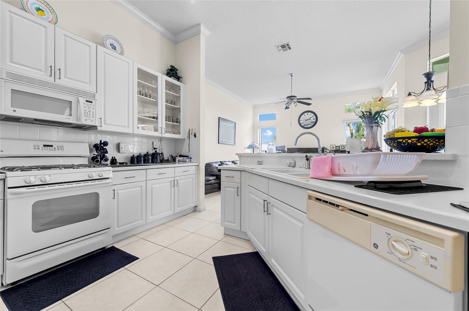 Image 14 of 33 For 172 Magnolia Lakes Boulevard