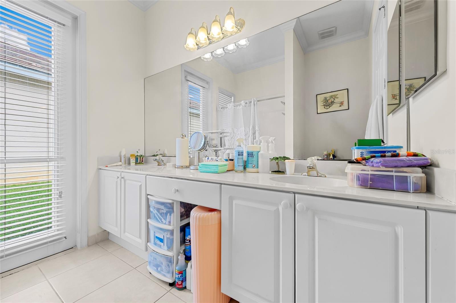 Image 19 of 33 For 172 Magnolia Lakes Boulevard