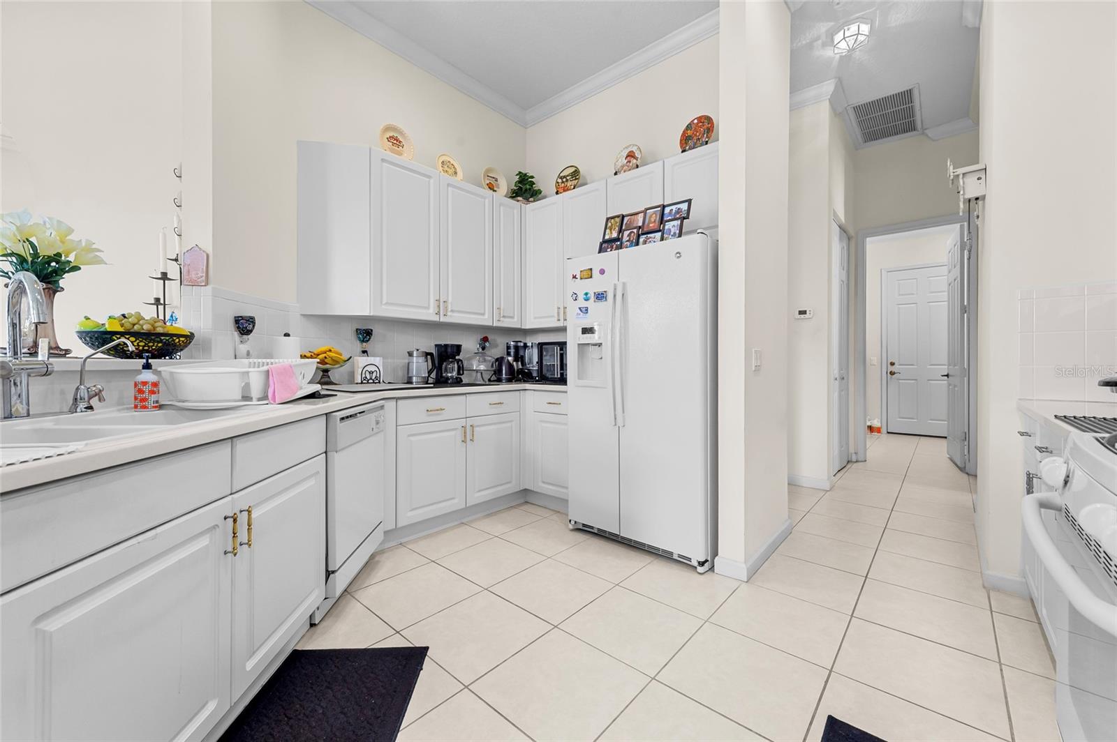 Image 8 of 33 For 172 Magnolia Lakes Boulevard