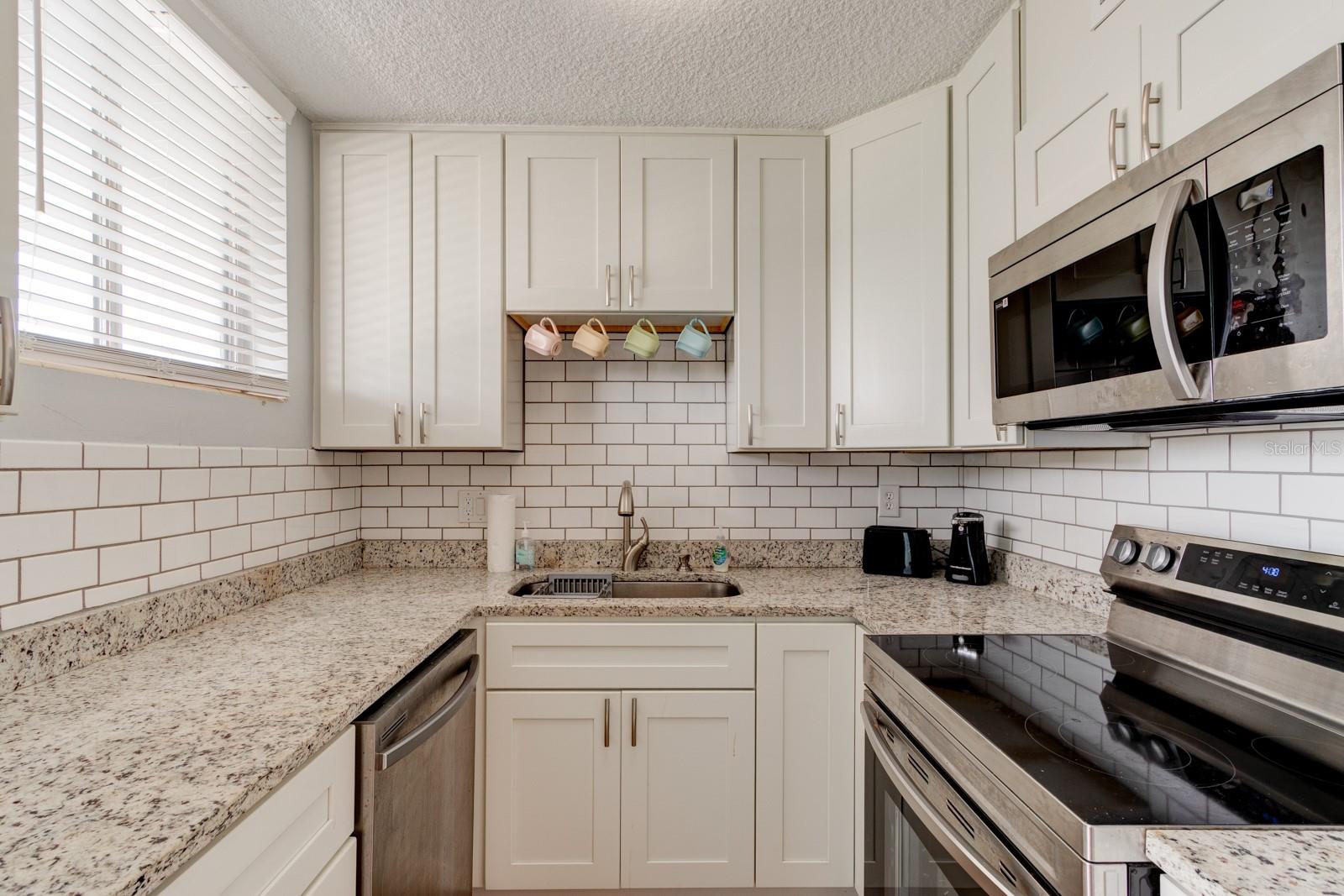 Image 5 of 26 For 2727 Atlantic Avenue 4120