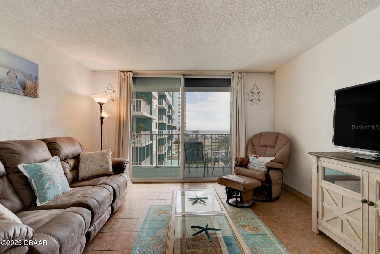 Image 8 of 26 For 2727 Atlantic Avenue 4120
