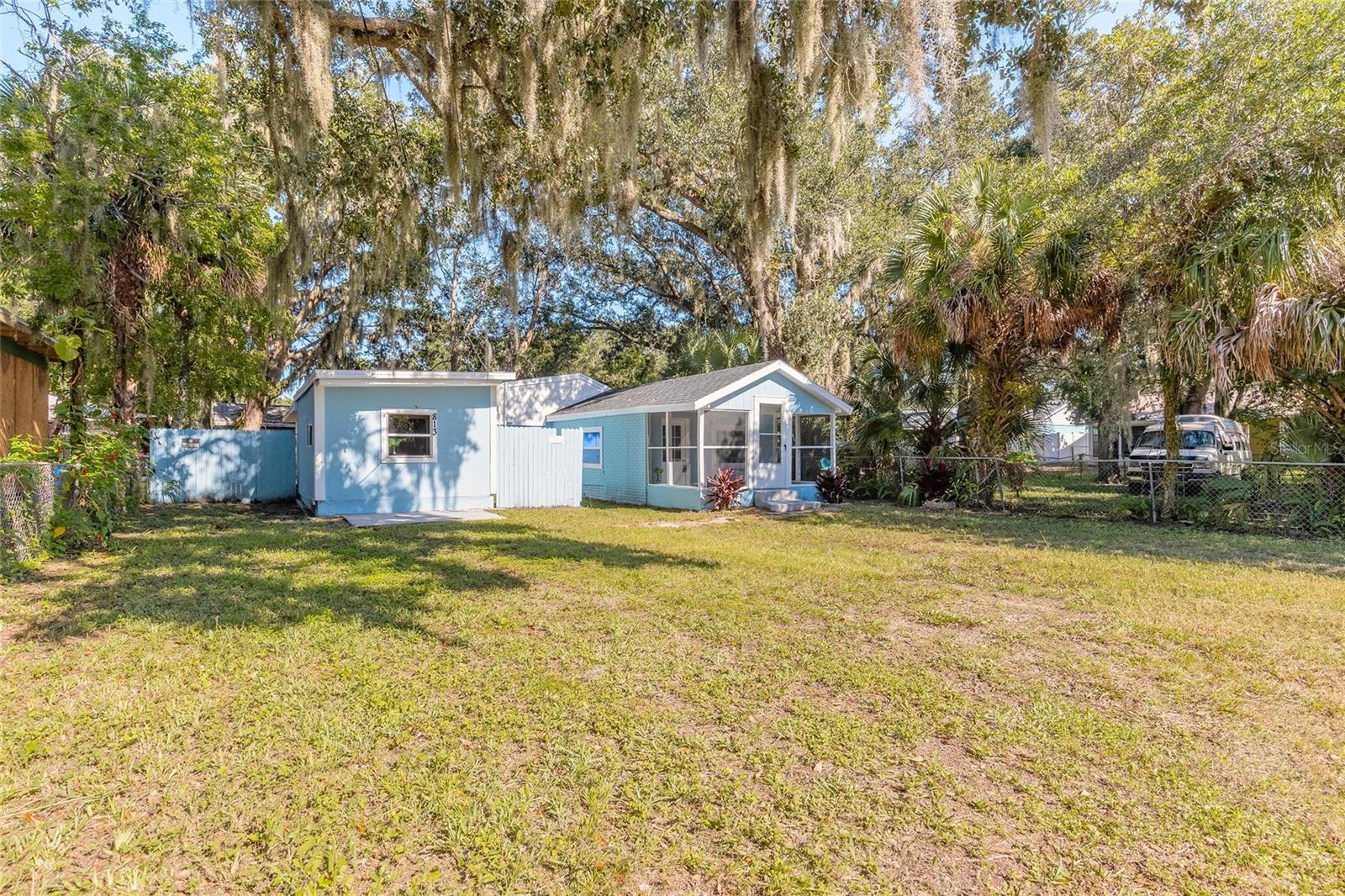 Image 2 of 32 For 813 Magnolia Avenue