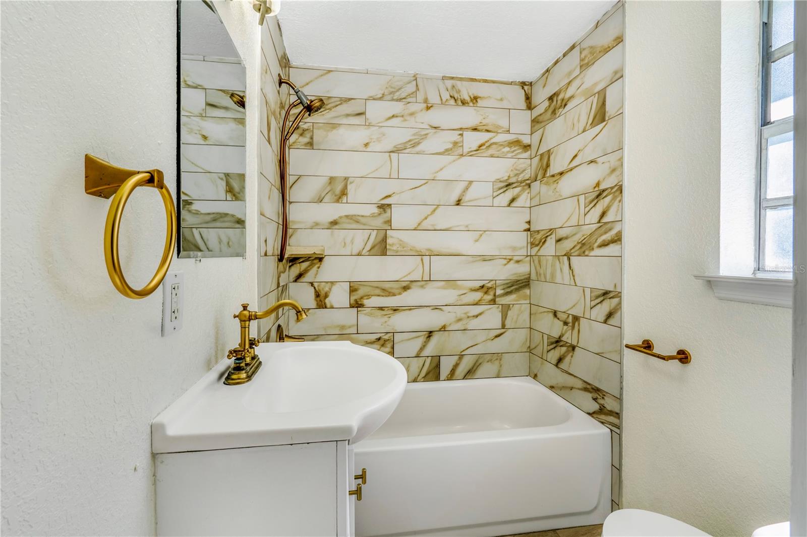 Image 17 of 26 For 137 Caracas Road