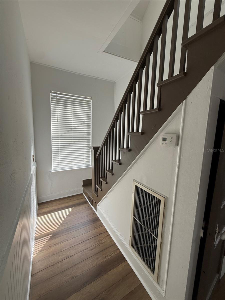 Image 10 of 21 For 304 Page Court