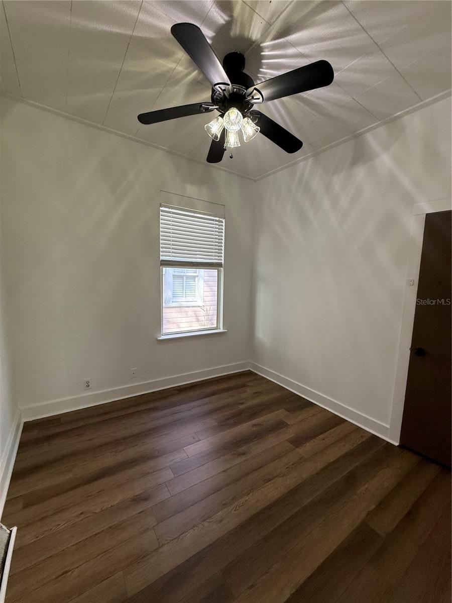 Image 11 of 21 For 304 Page Court