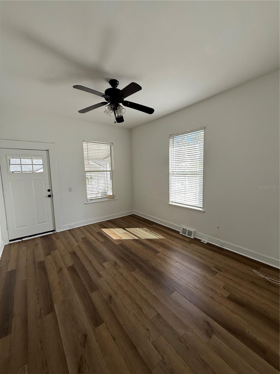 Image 3 of 21 For 304 Page Court