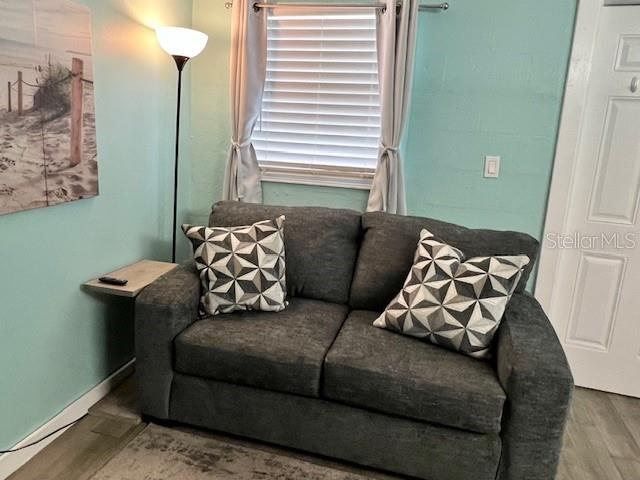Image 4 of 13 For 406 Tyler Avenue 19