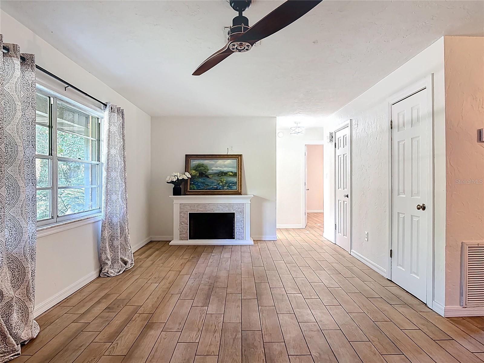 Image 2 of 13 For 1611 Caroline Drive