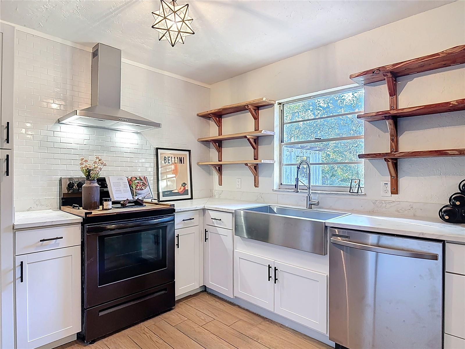 Image 5 of 13 For 1611 Caroline Drive