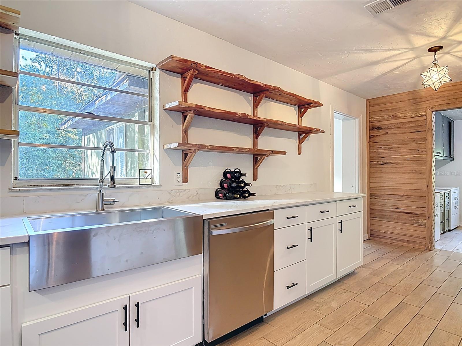 Image 6 of 13 For 1611 Caroline Drive