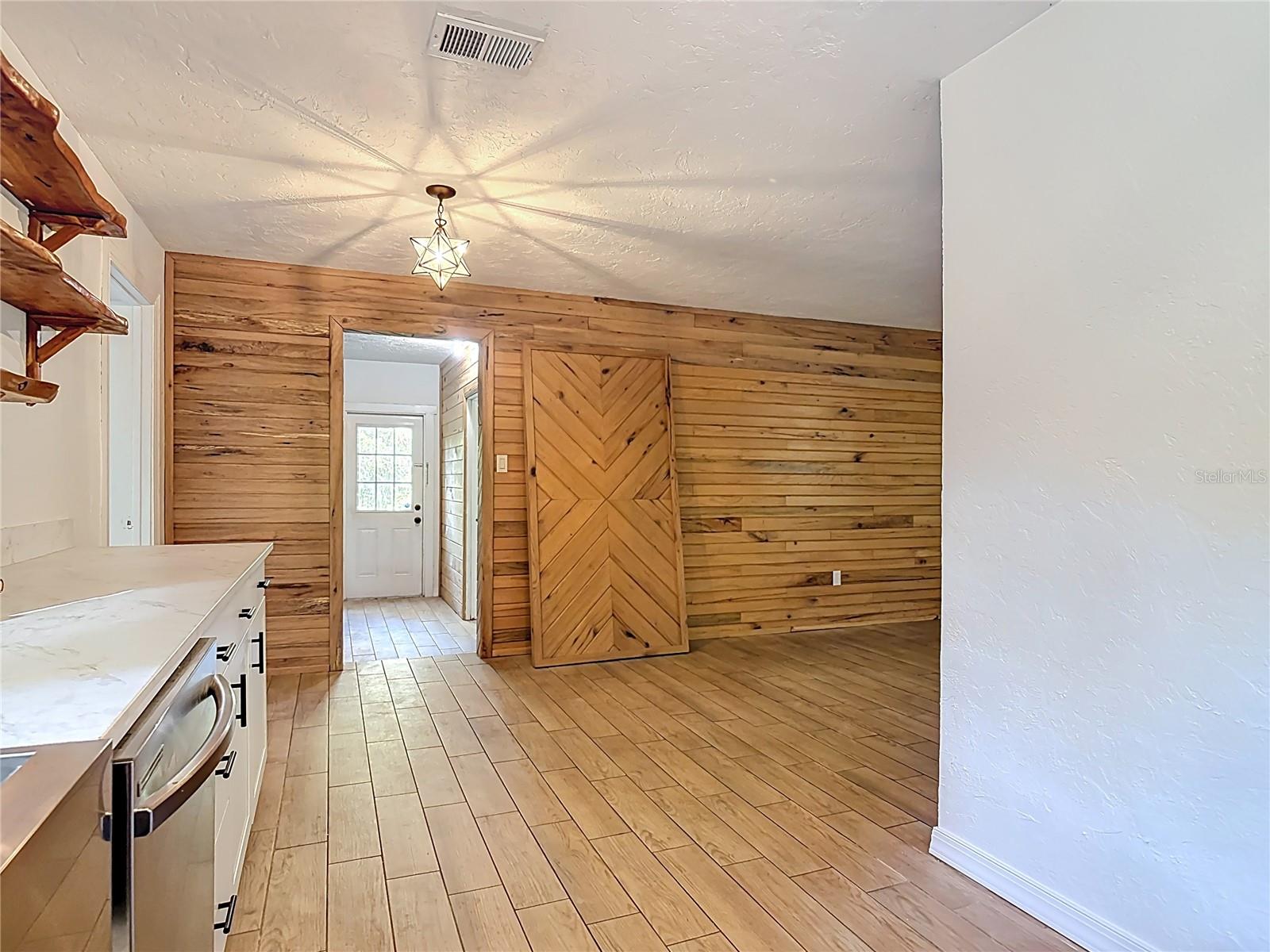 Image 7 of 13 For 1611 Caroline Drive