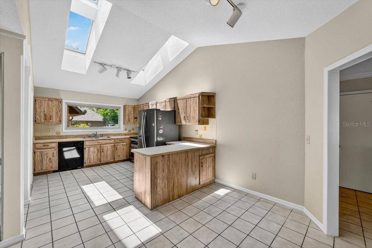 Image 11 of 38 For 16 Fox Hollow Drive