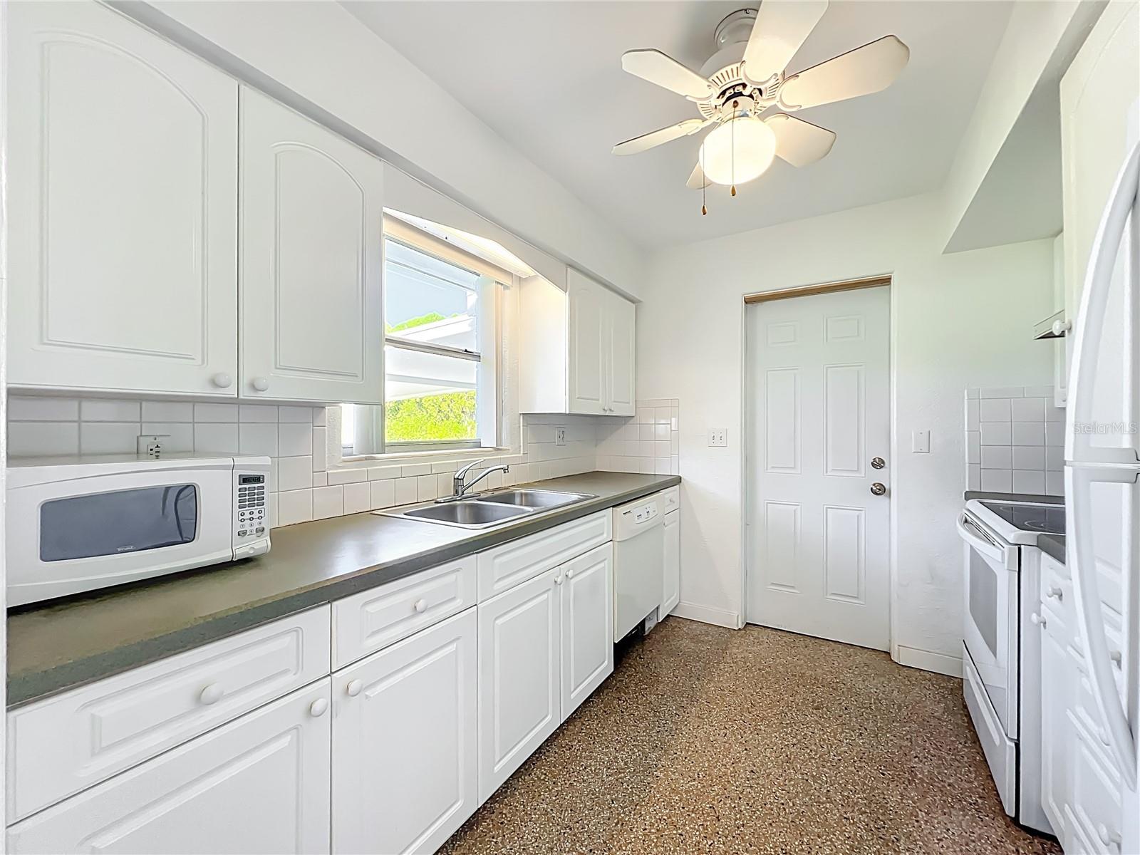 Image 13 of 46 For 1401 Orange Tree Drive