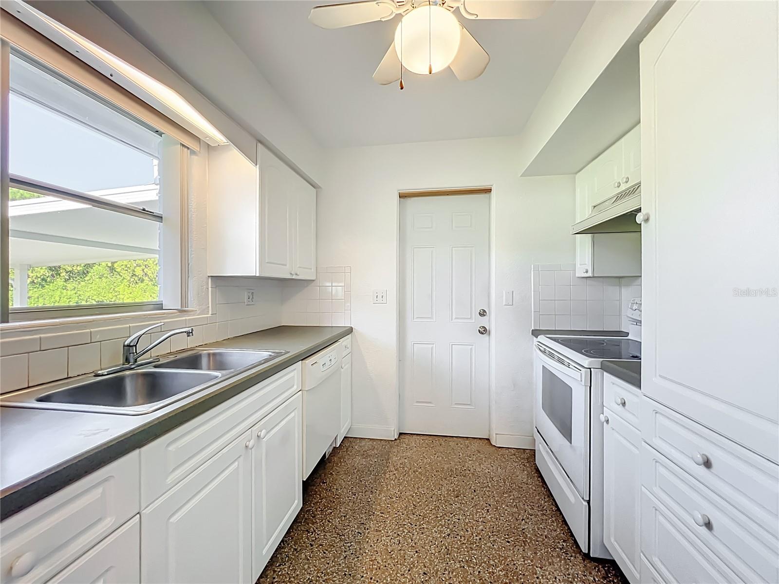 Image 14 of 46 For 1401 Orange Tree Drive