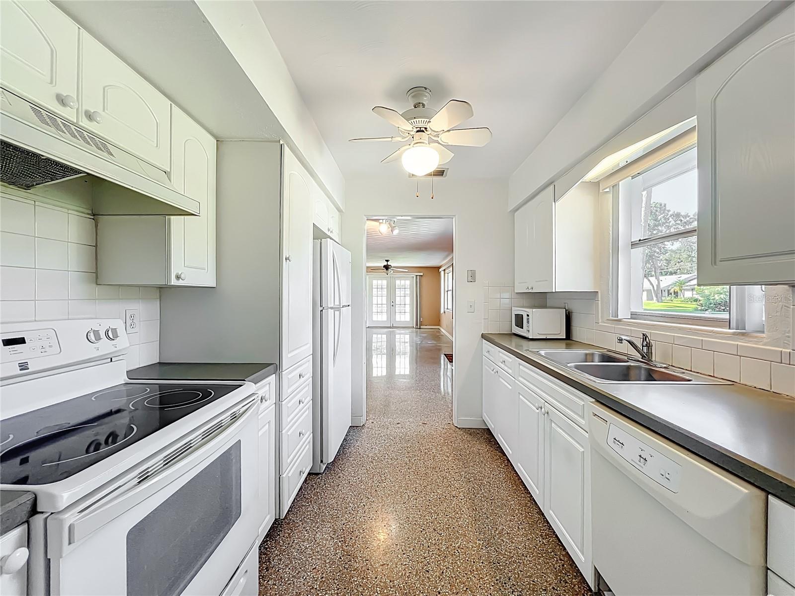 Image 17 of 46 For 1401 Orange Tree Drive