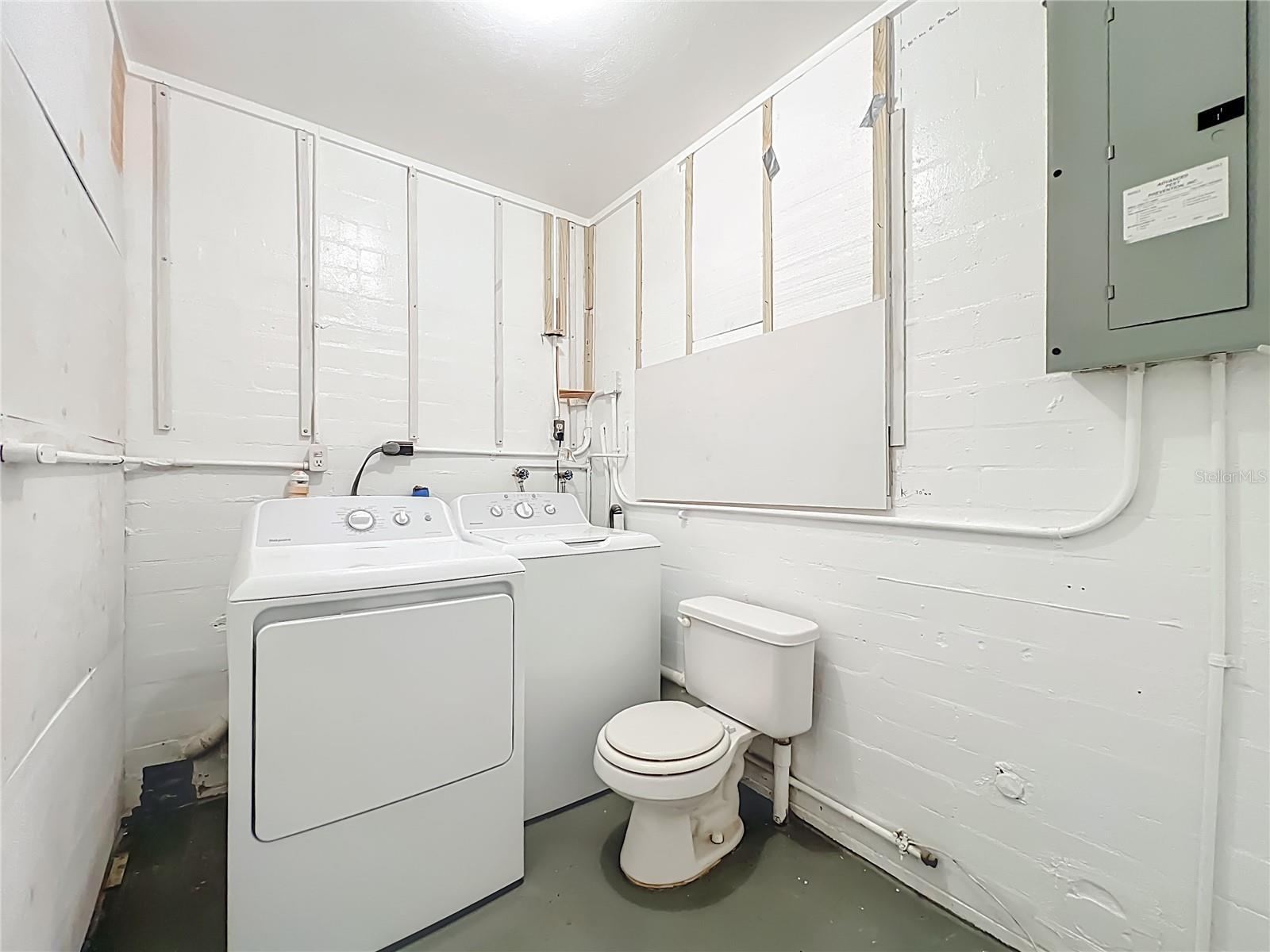 Image 33 of 46 For 1401 Orange Tree Drive