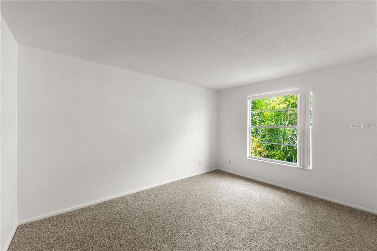 Image 17 of 41 For 36 Dresden Circle