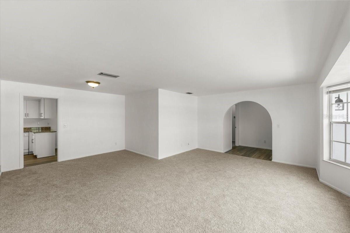 Image 7 of 41 For 36 Dresden Circle