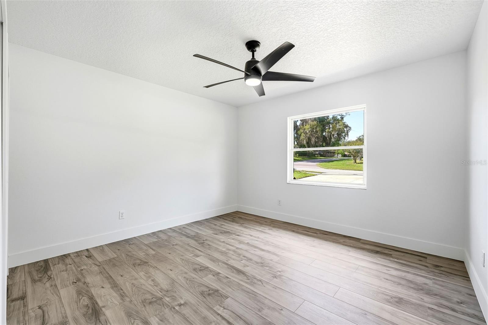 Image 15 of 22 For 900 Carpenter Avenue