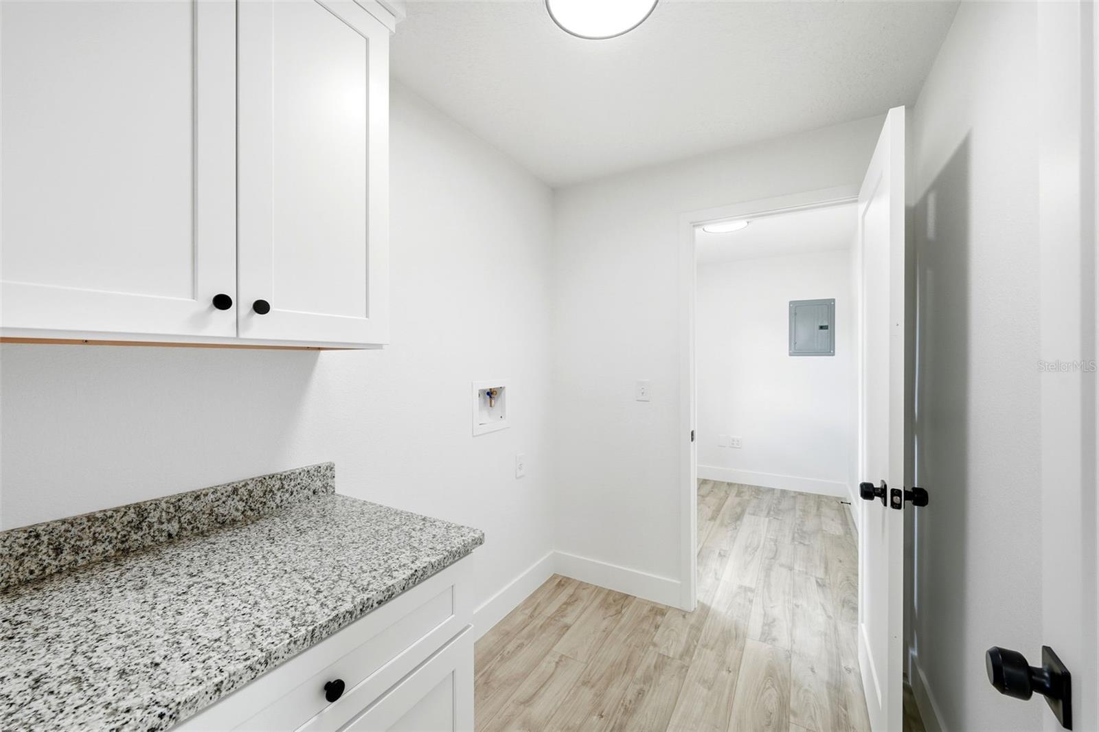 Image 18 of 22 For 900 Carpenter Avenue