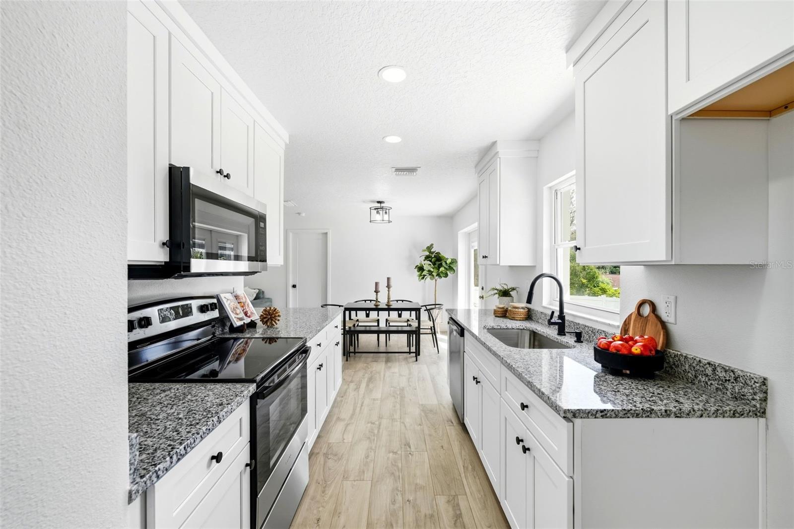 Image 3 of 22 For 900 Carpenter Avenue