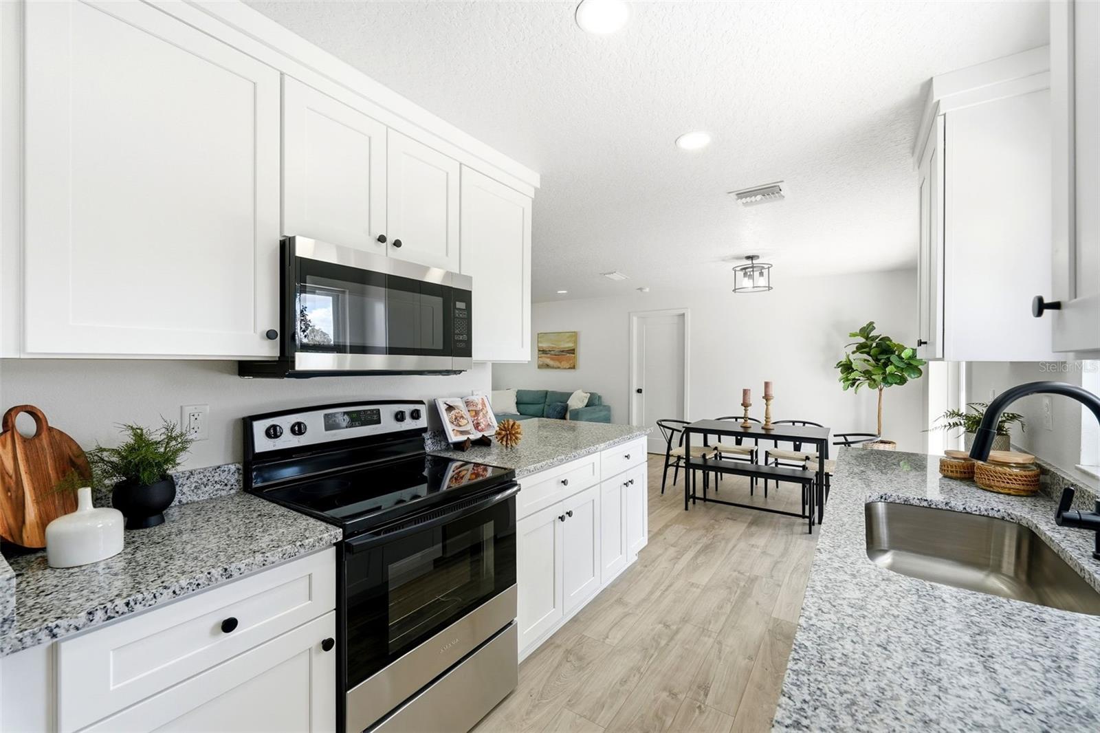 Image 4 of 22 For 900 Carpenter Avenue