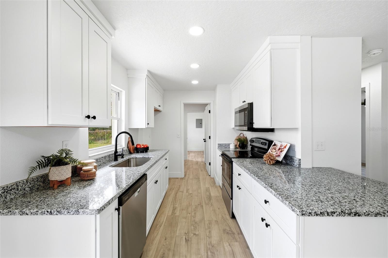 Image 5 of 22 For 900 Carpenter Avenue