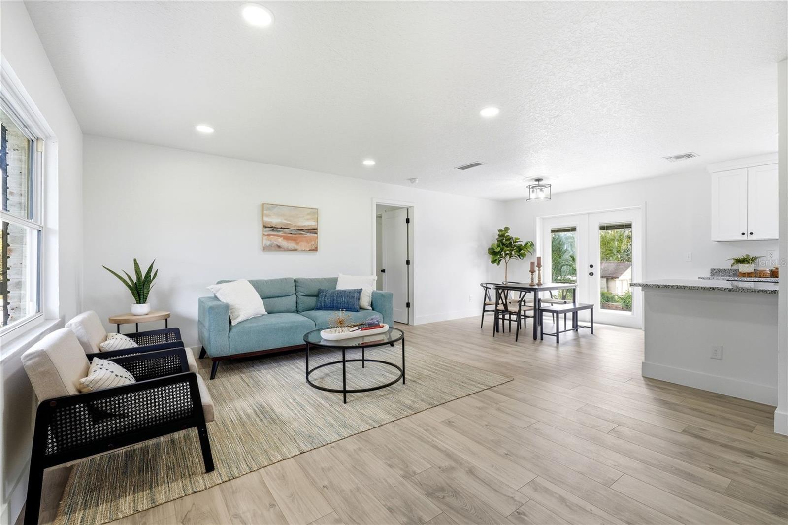 Image 7 of 22 For 900 Carpenter Avenue