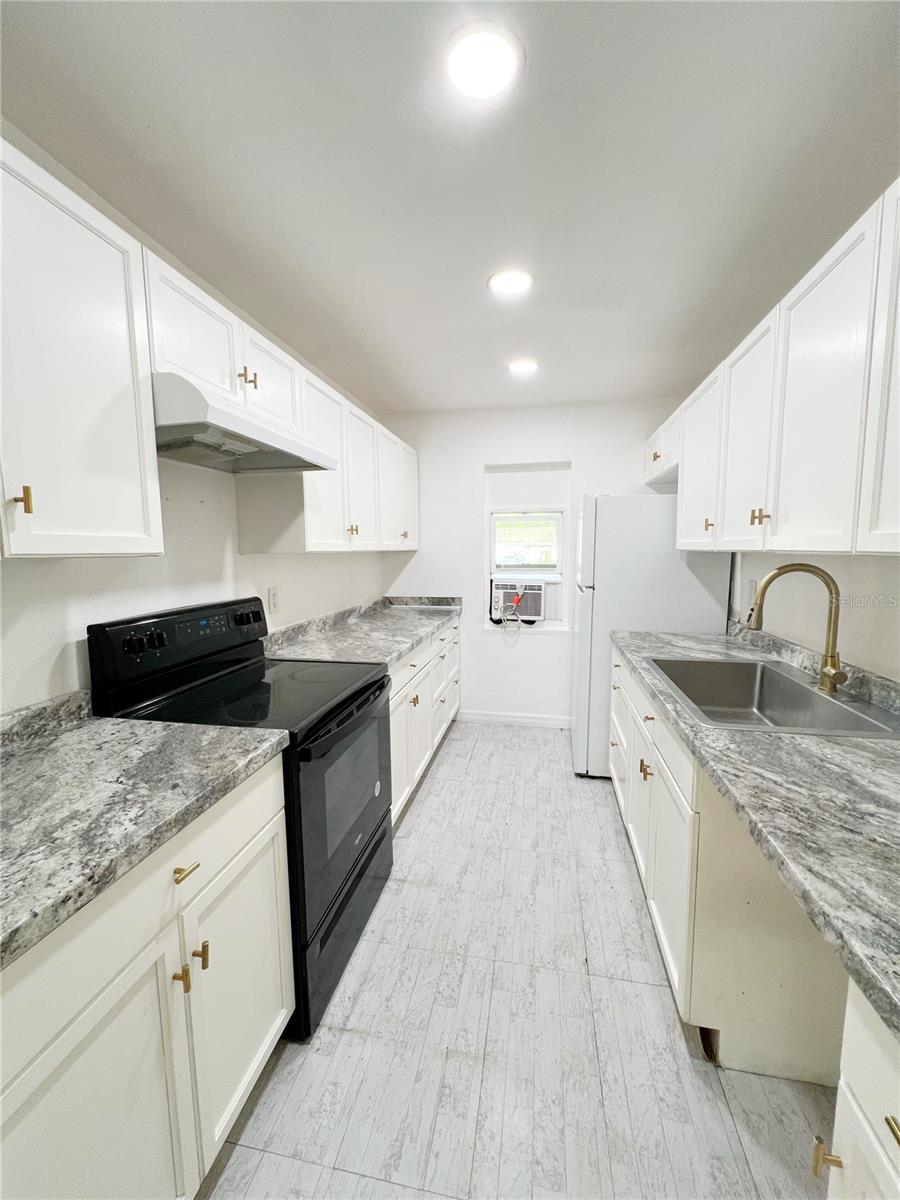 Image 8 of 14 For 2544 Clairmont Avenue