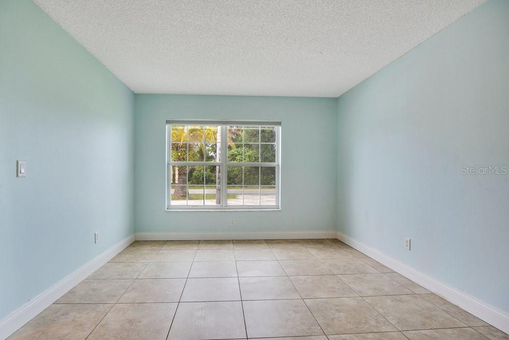 Image 7 of 39 For 156 Bird Of Paradise Drive