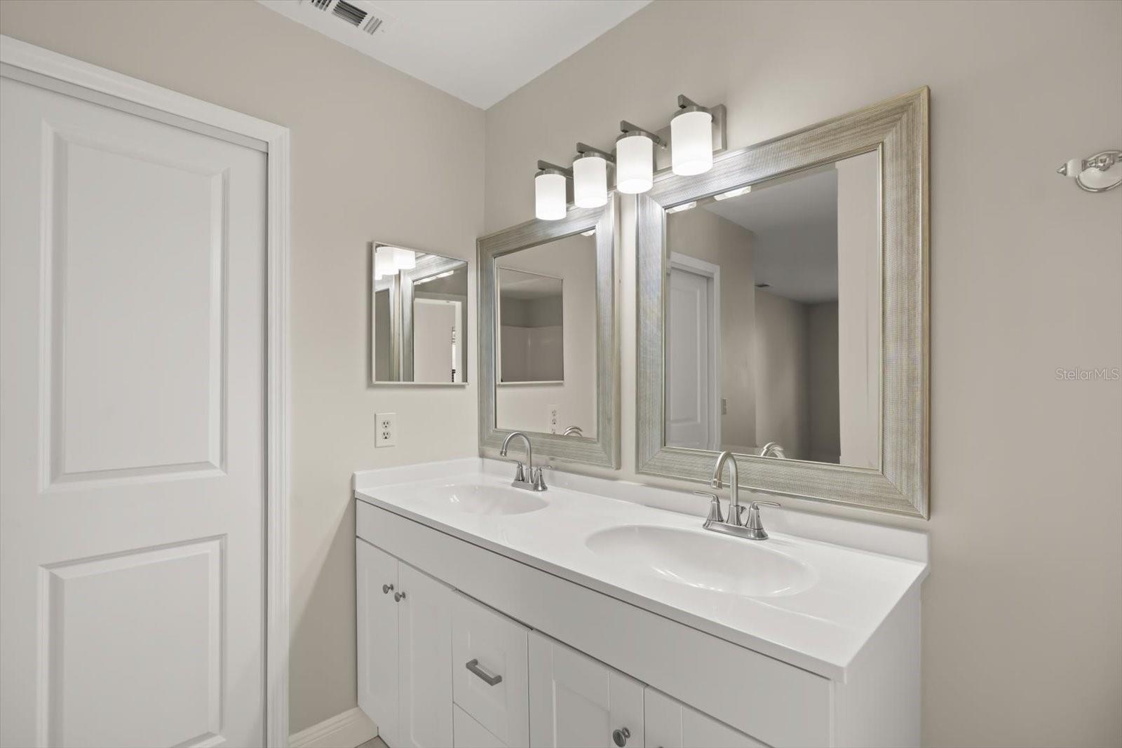 Image 21 of 34 For 1490 April Avenue