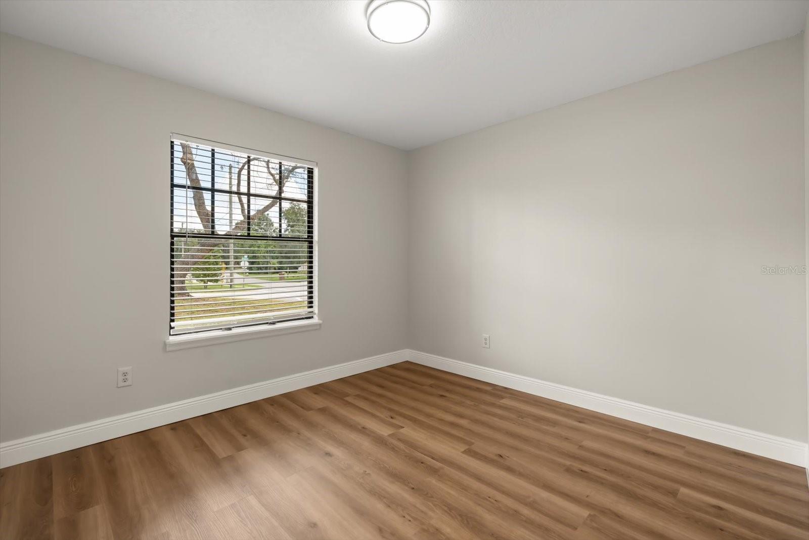 Image 25 of 34 For 1490 April Avenue