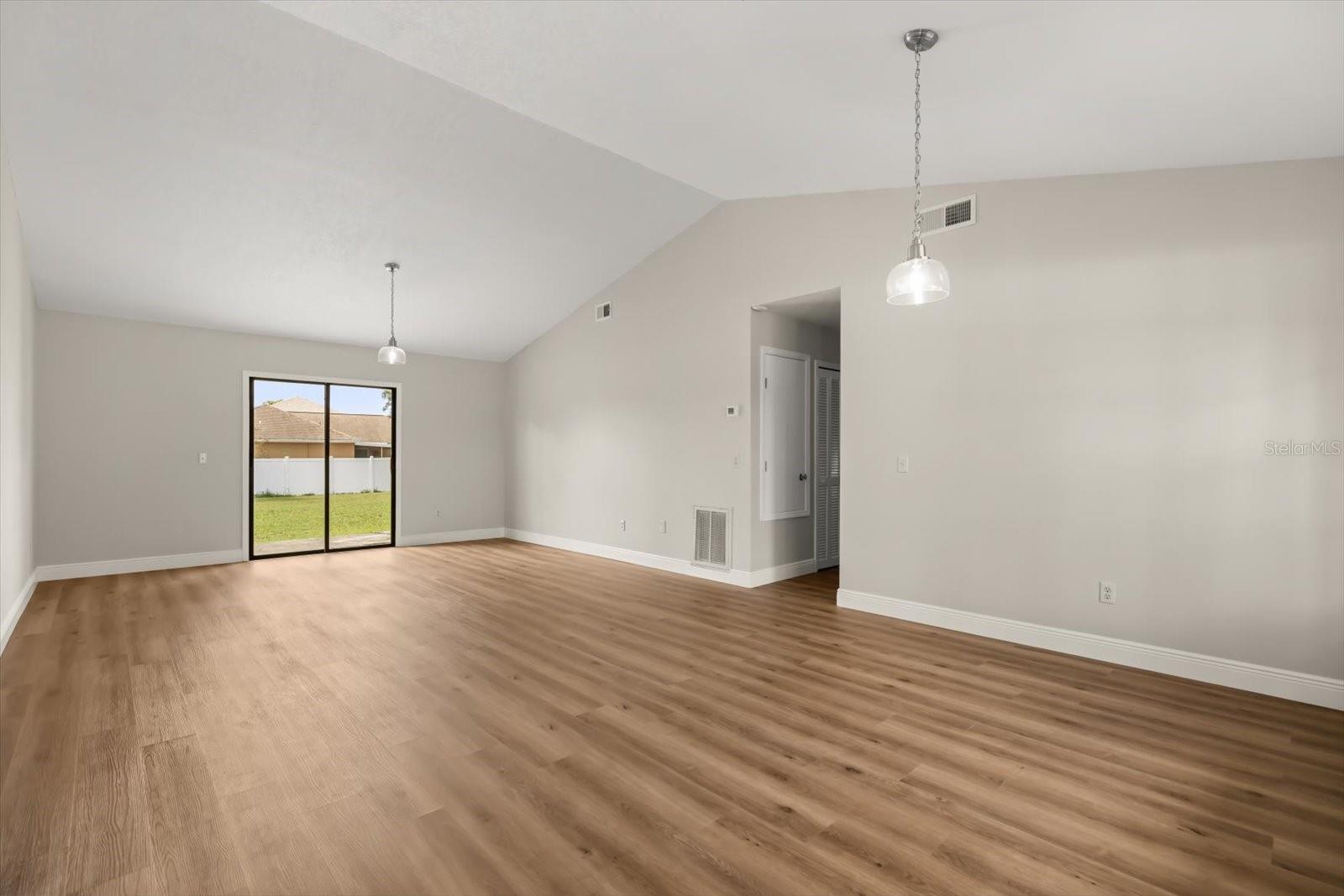 Image 27 of 34 For 1490 April Avenue