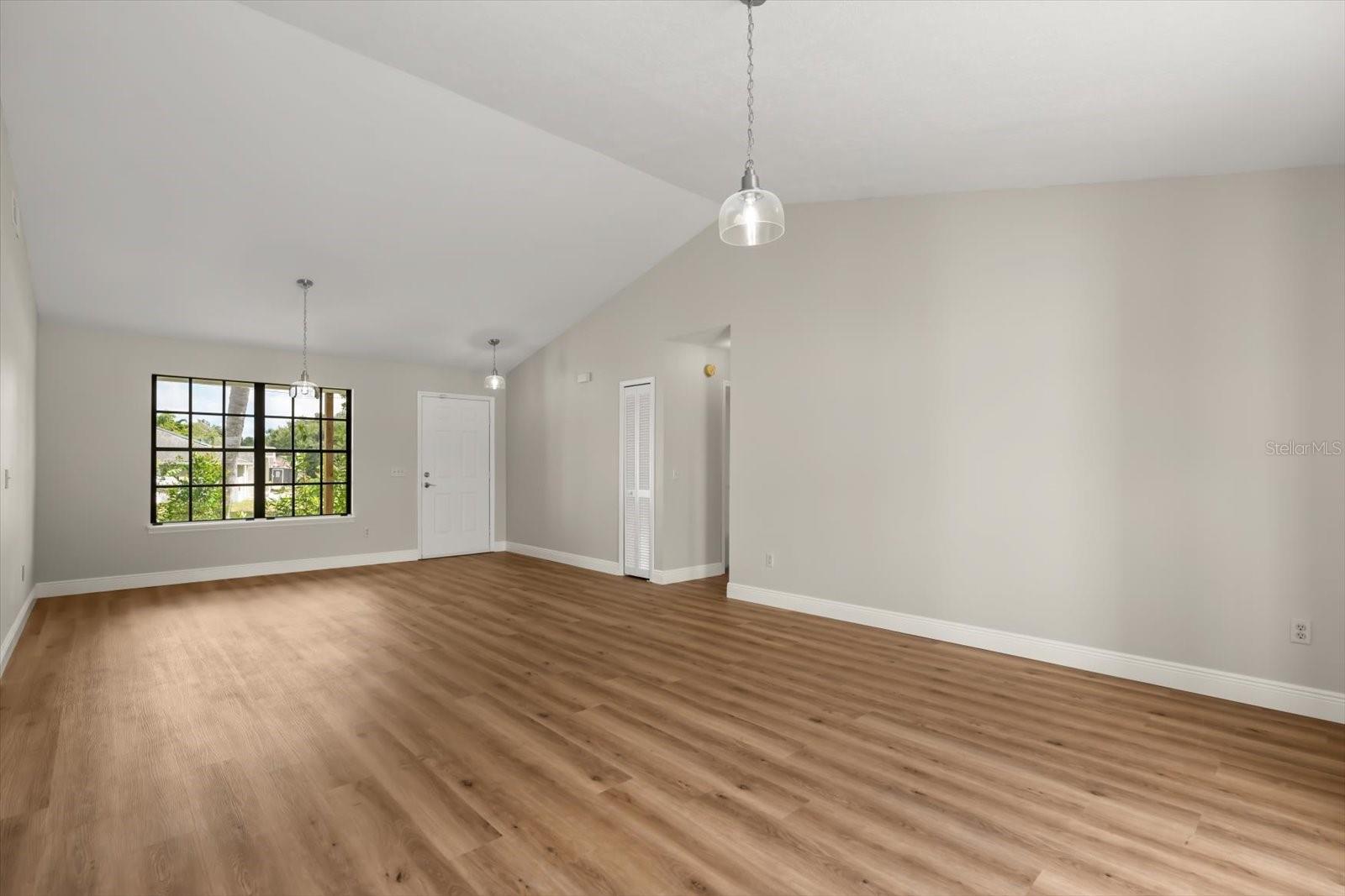 Image 28 of 34 For 1490 April Avenue