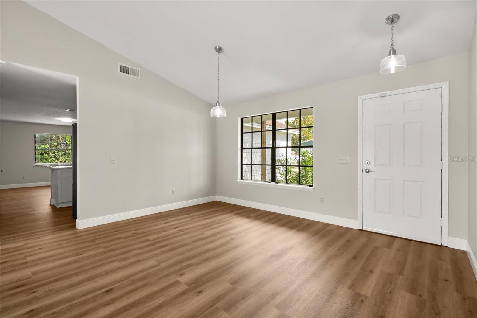 Image 29 of 34 For 1490 April Avenue