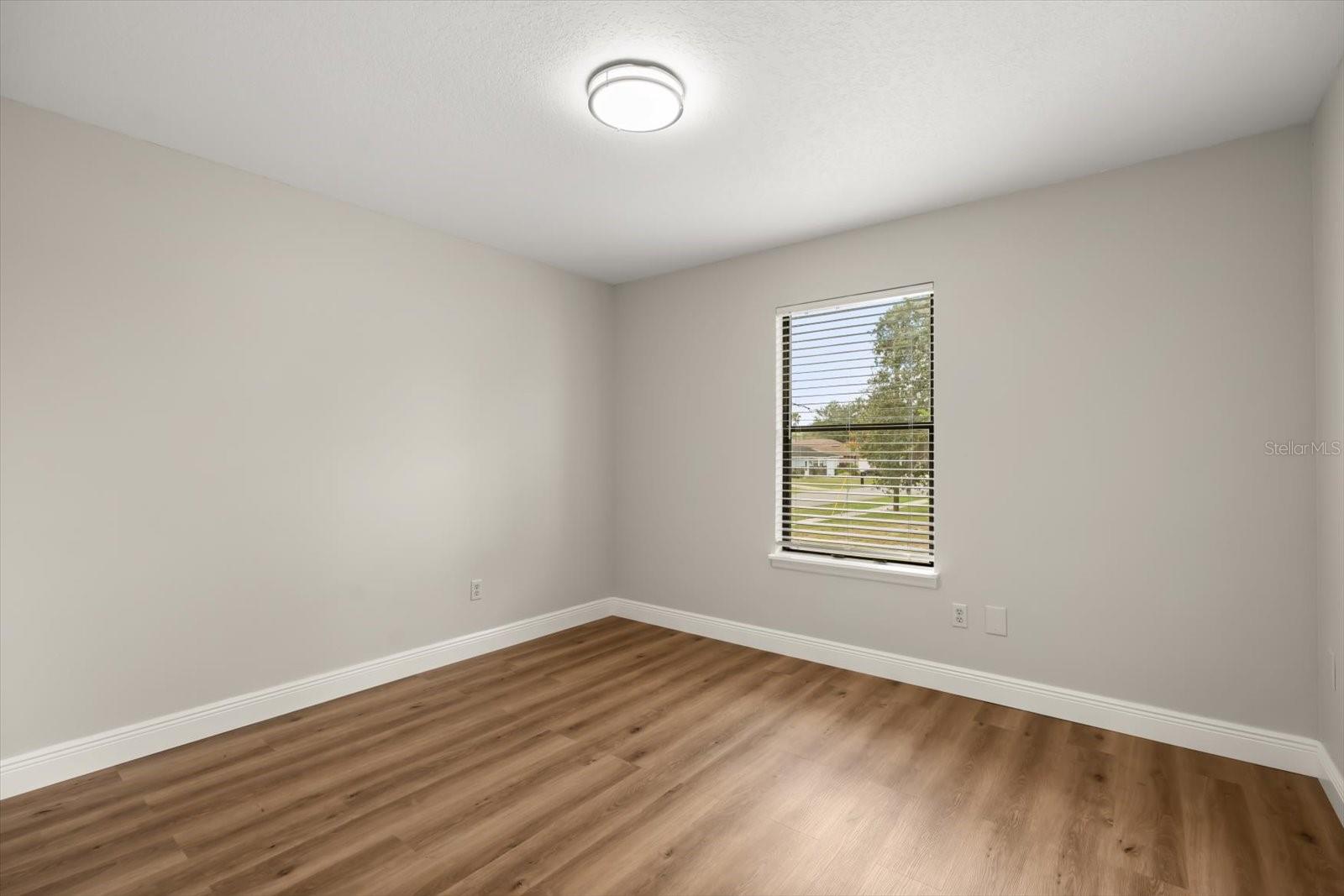 Image 4 of 34 For 1490 April Avenue