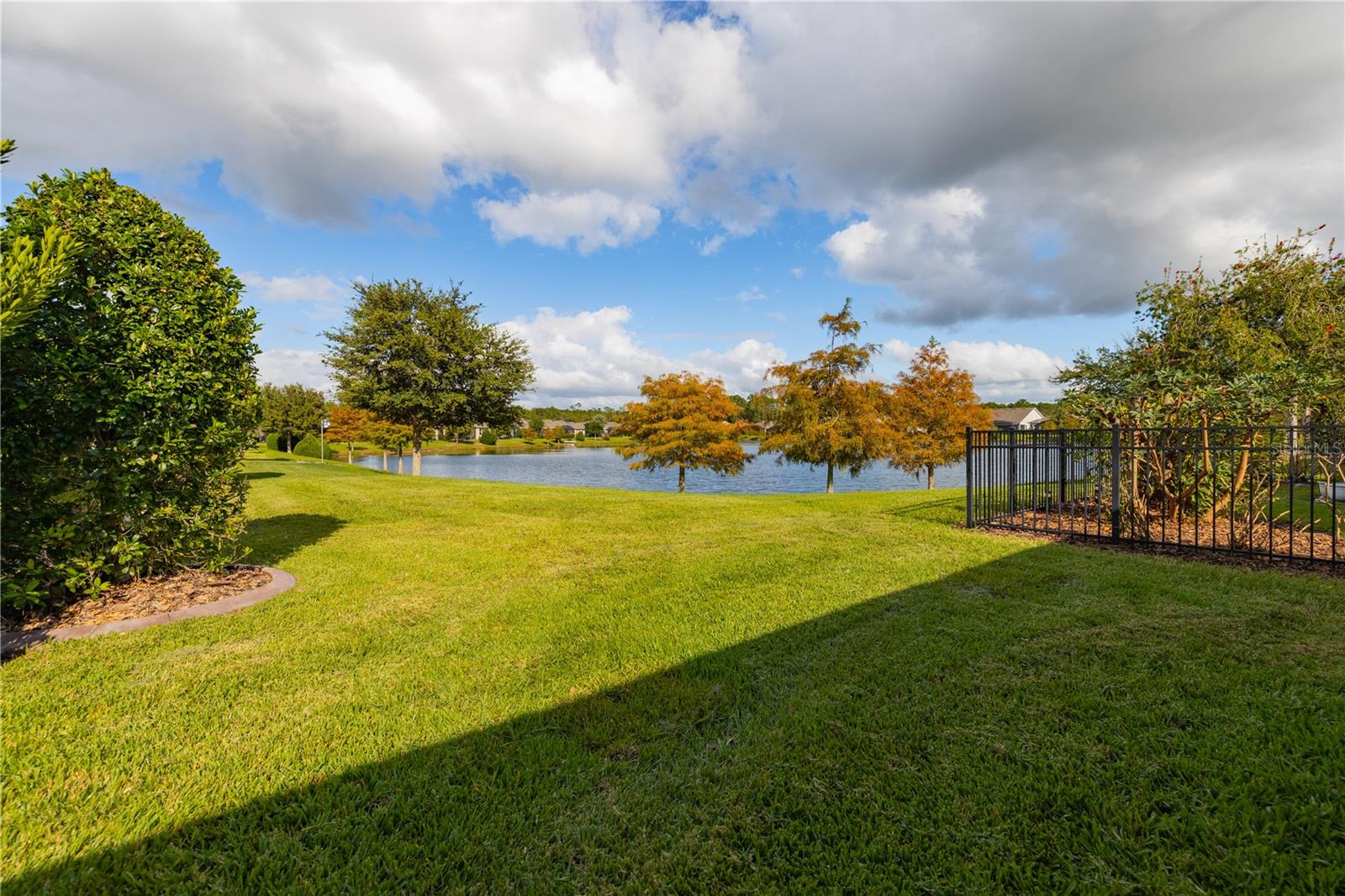 Image 2 of 32 For 1547 Lambrook Drive