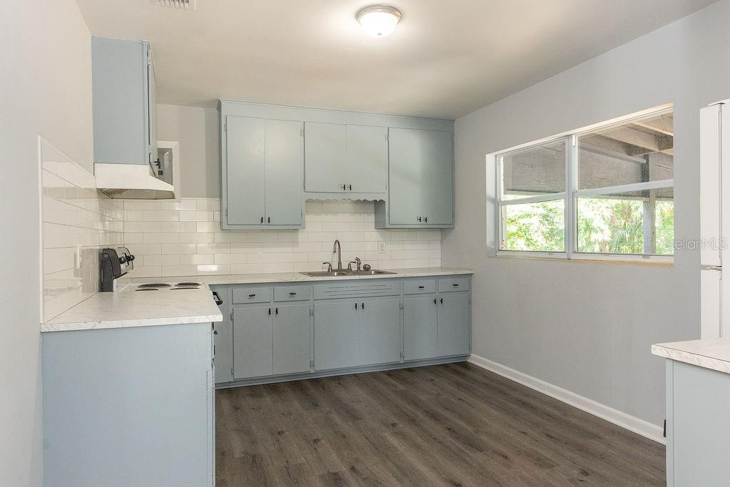 Image 5 of 13 For 831 Arlington Avenue