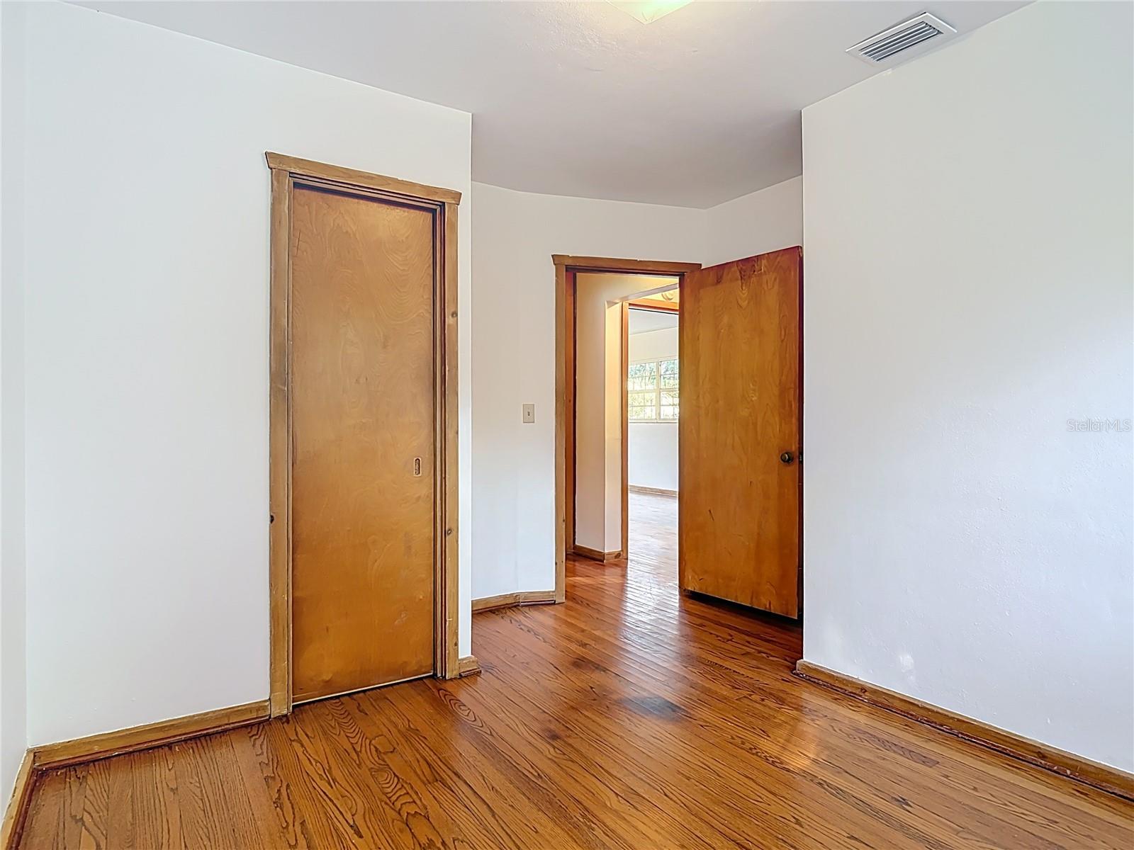 Image 17 of 30 For 718 Hogle Avenue