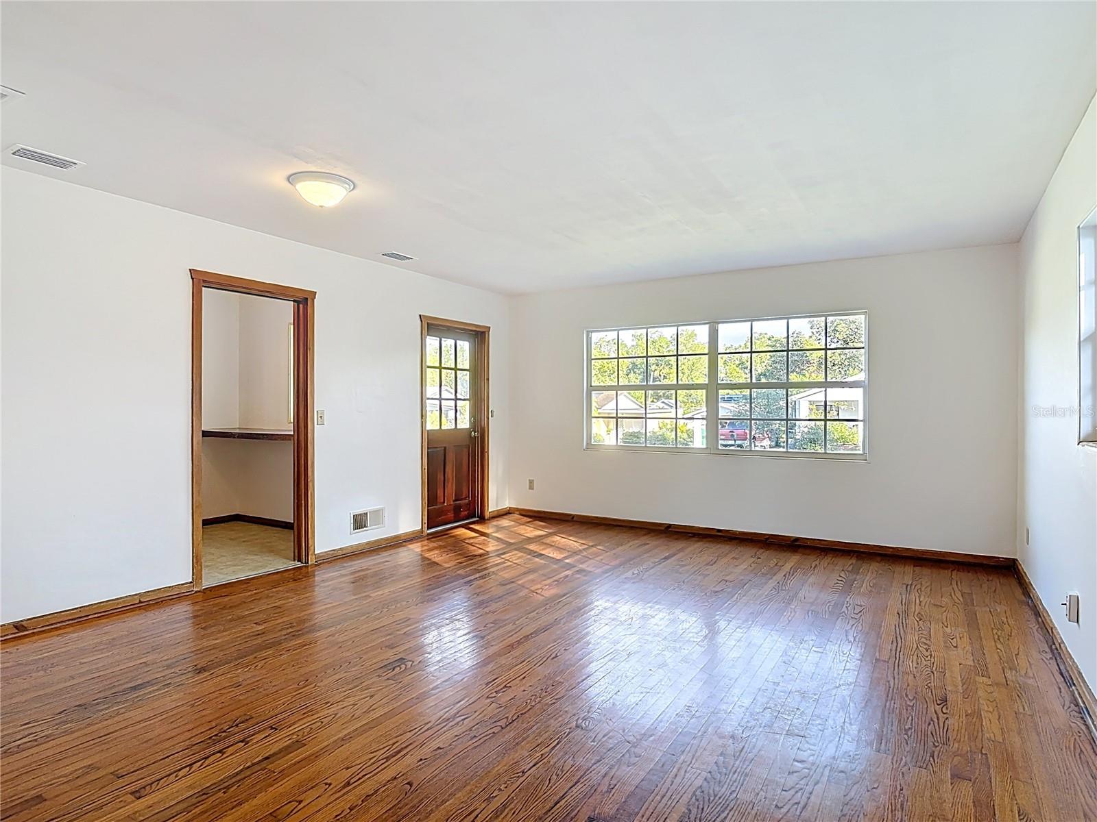 Image 4 of 30 For 718 Hogle Avenue