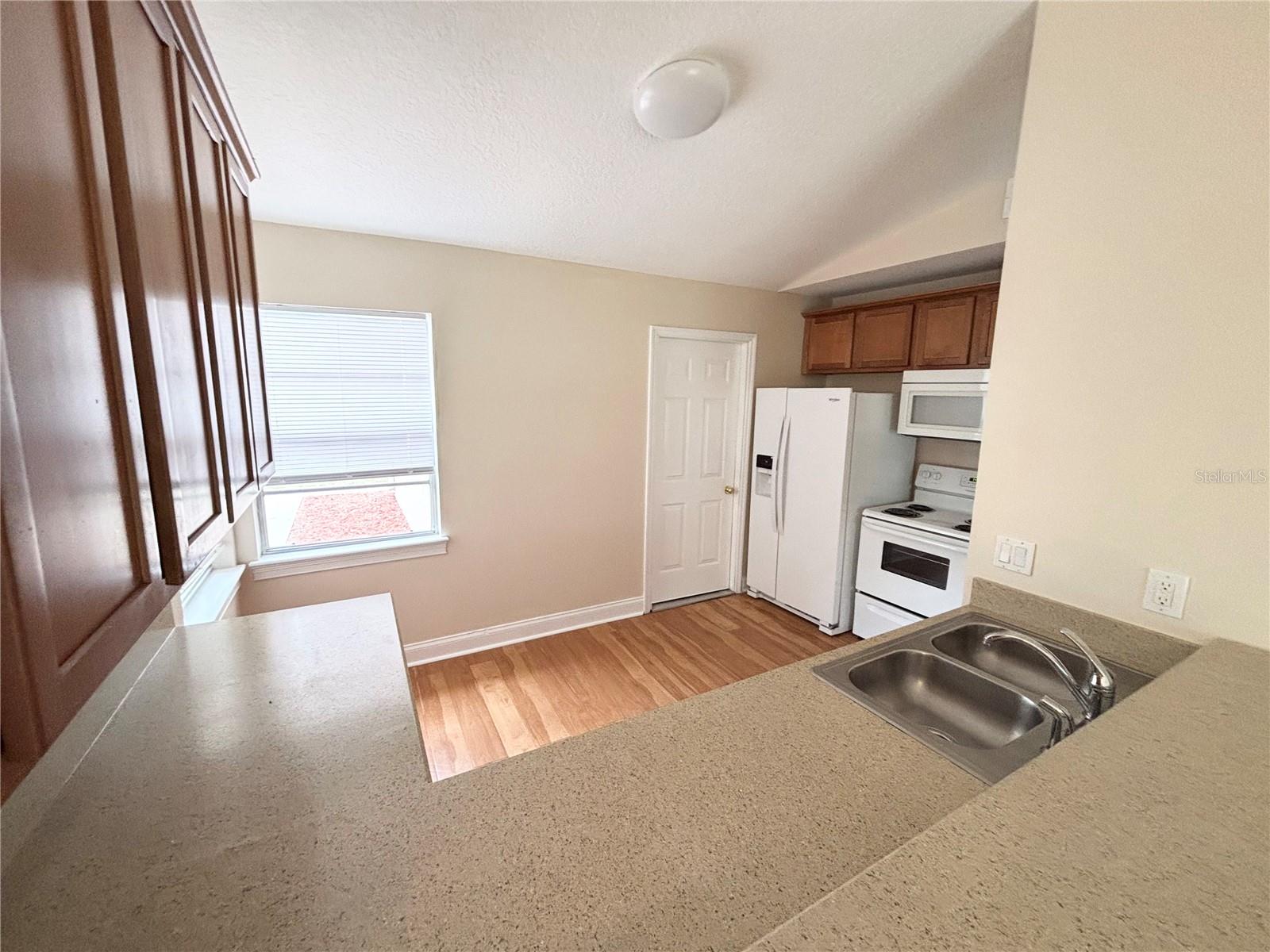 Image 3 of 13 For 780 Park Avenue