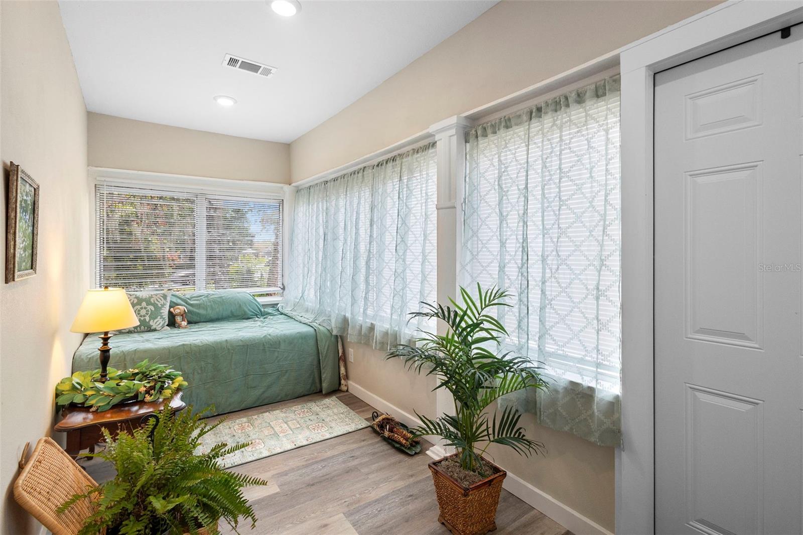 Image 18 of 41 For 135 Arlington Avenue