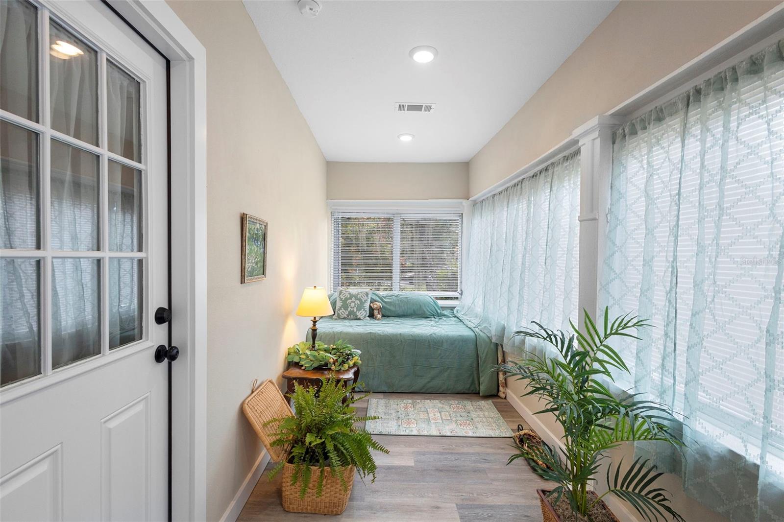 Image 19 of 41 For 135 Arlington Avenue