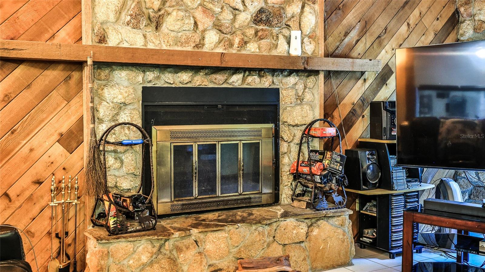 Image 3 of 28 For 428 Perdita Avenue