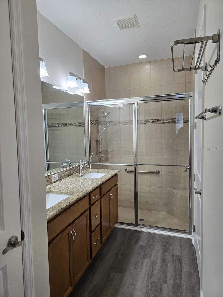 Image 14 of 45 For 422 Lime Avenue