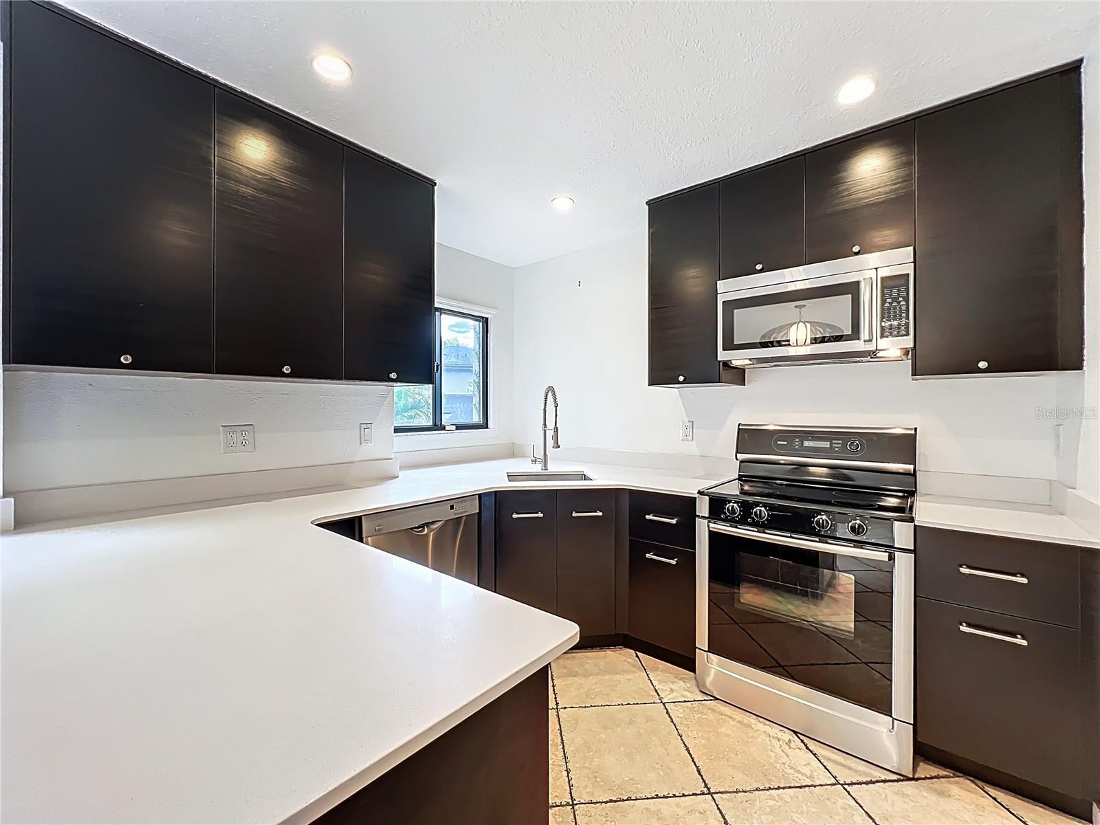 Image 14 of 73 For 542 Osceola Avenue 34