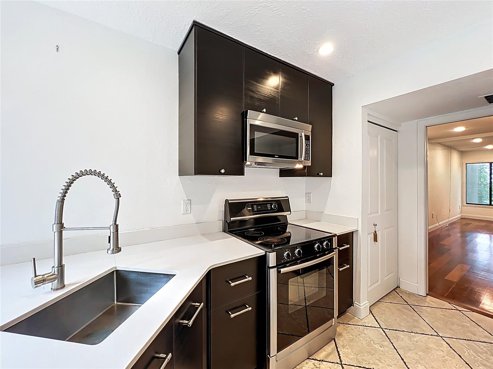 Image 17 of 73 For 542 Osceola Avenue 34